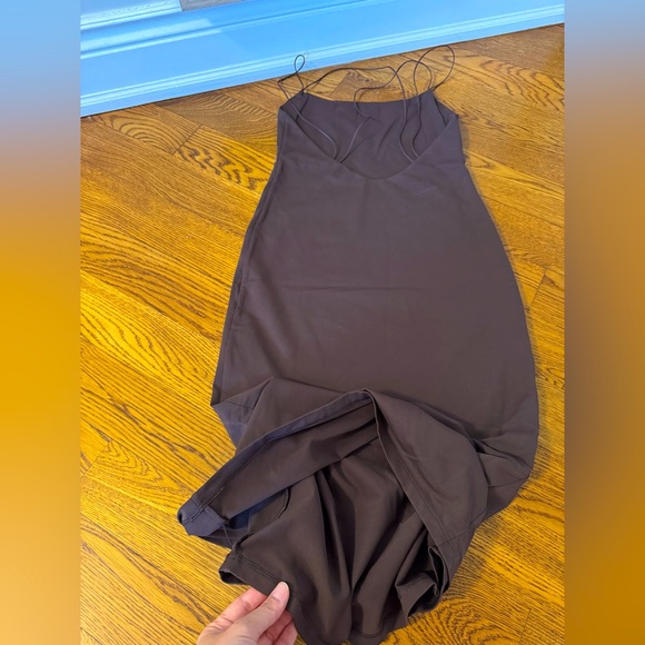 Aritzia contour scoopback dresses - Picture 9 of 9